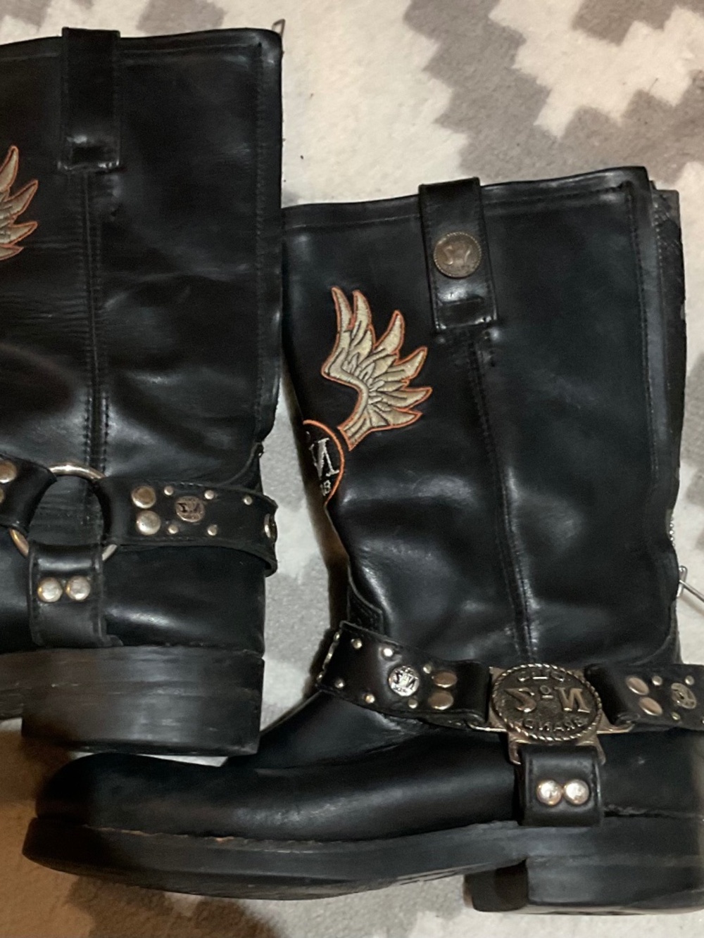 Old No7 brand boots.   Women 9.5 men 7.5